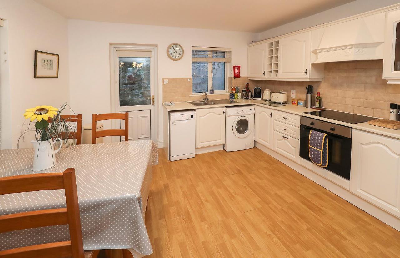 Two Bedroom Townhouse In The Heart Of Dungarvan Dungarvan  Exterior foto
